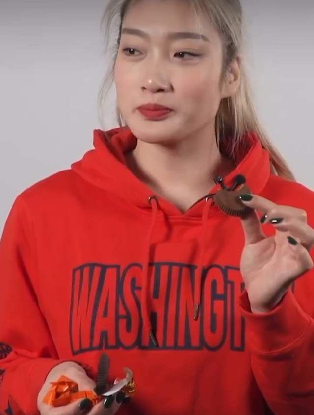 浴池中的她