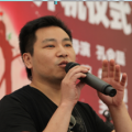 他扒开我的内裤把舌头放进去