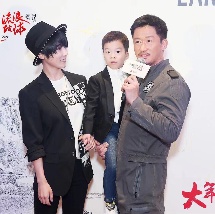 国模谢文裸体撅屁股